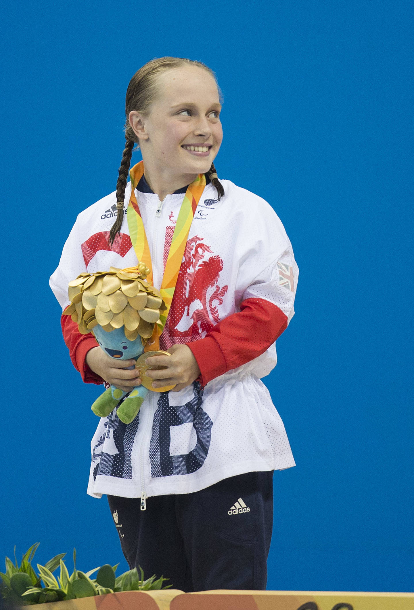 Ellie Robinson with her gold medal