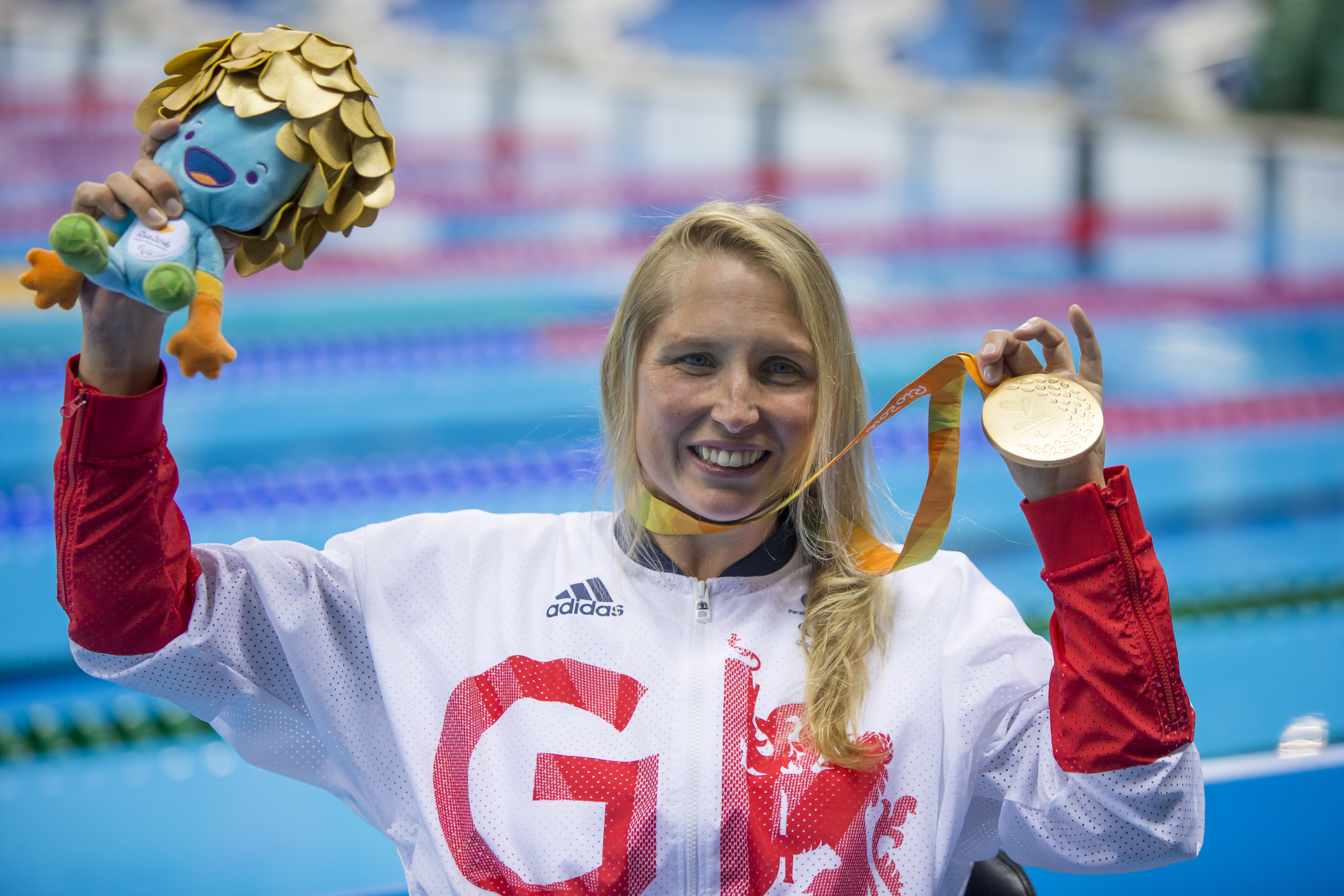 Steph Millward with her gold medal from 100m Backstroke S8