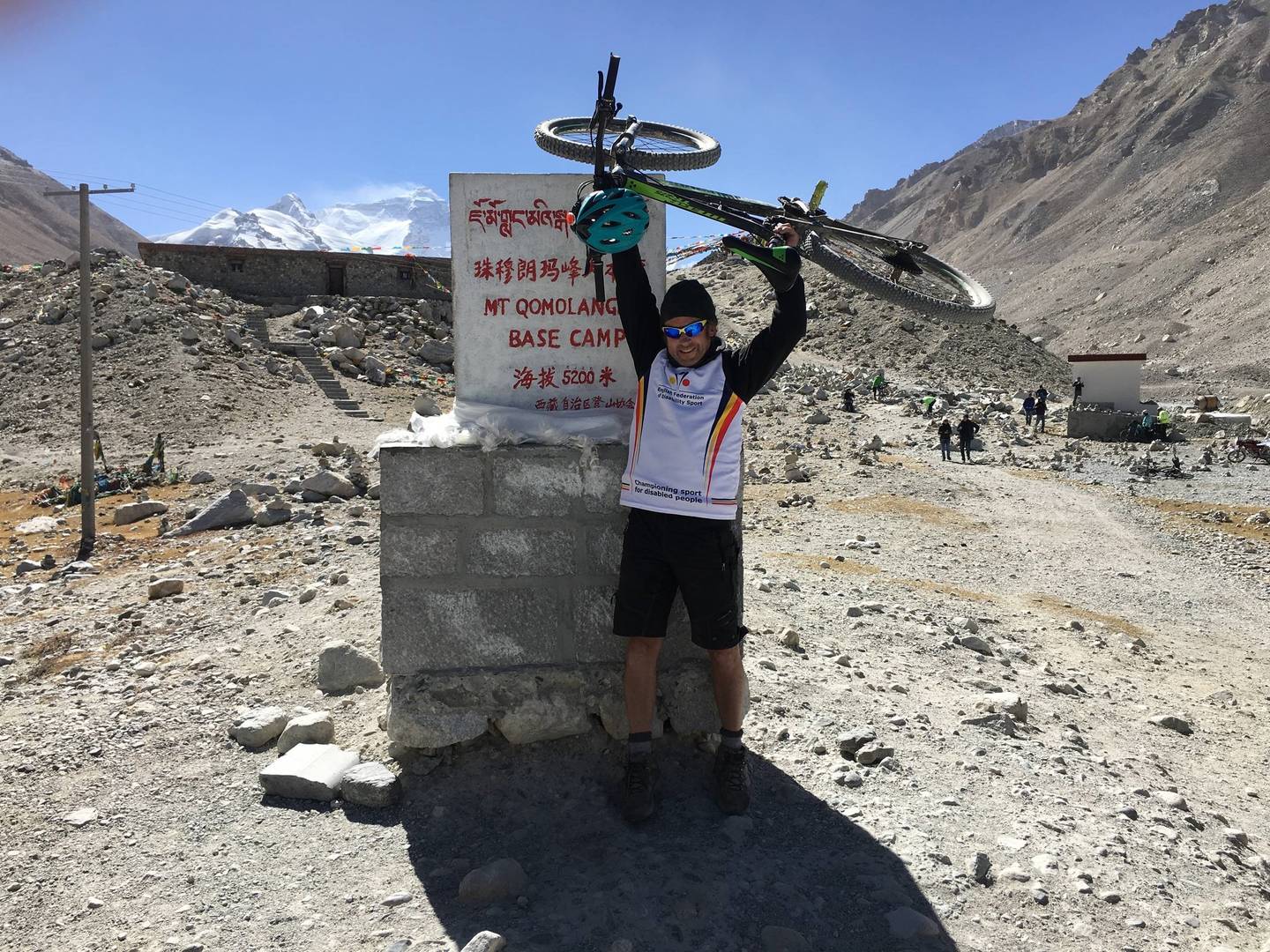 Rob Belbin cycling to Everest