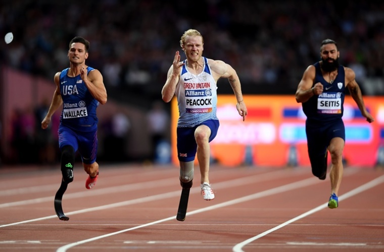 Amputee sprinter Jonnie Peacock running in T44 100m final