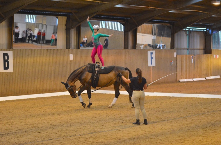 Lizie Bennett performing vault move on horseback